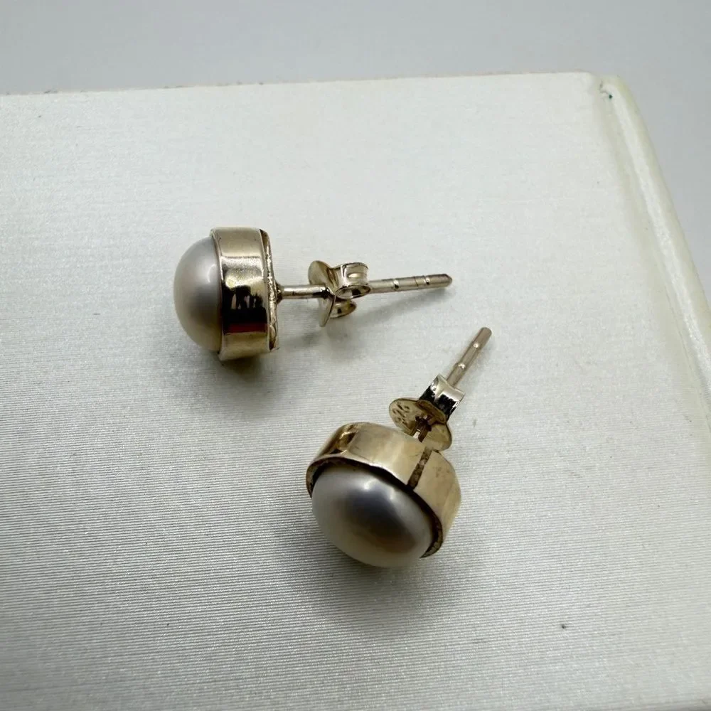 Sterling Silver, 7mm‎ genuine pearl stud earrings!